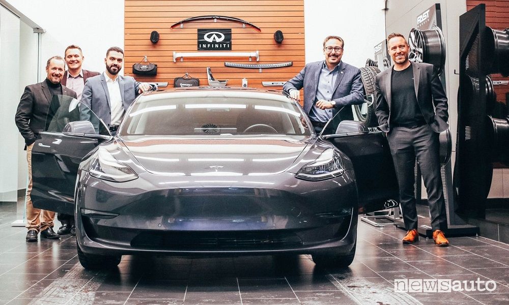 Tesla Model 3 Concessionaria Infiniti