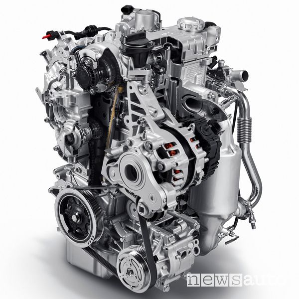 In primo piano l'alternatore reversibile della Panda Mild Hybrid a benzina 1 litro, 3 cilindri. Funge da generatore di corrente e motore di trazione.