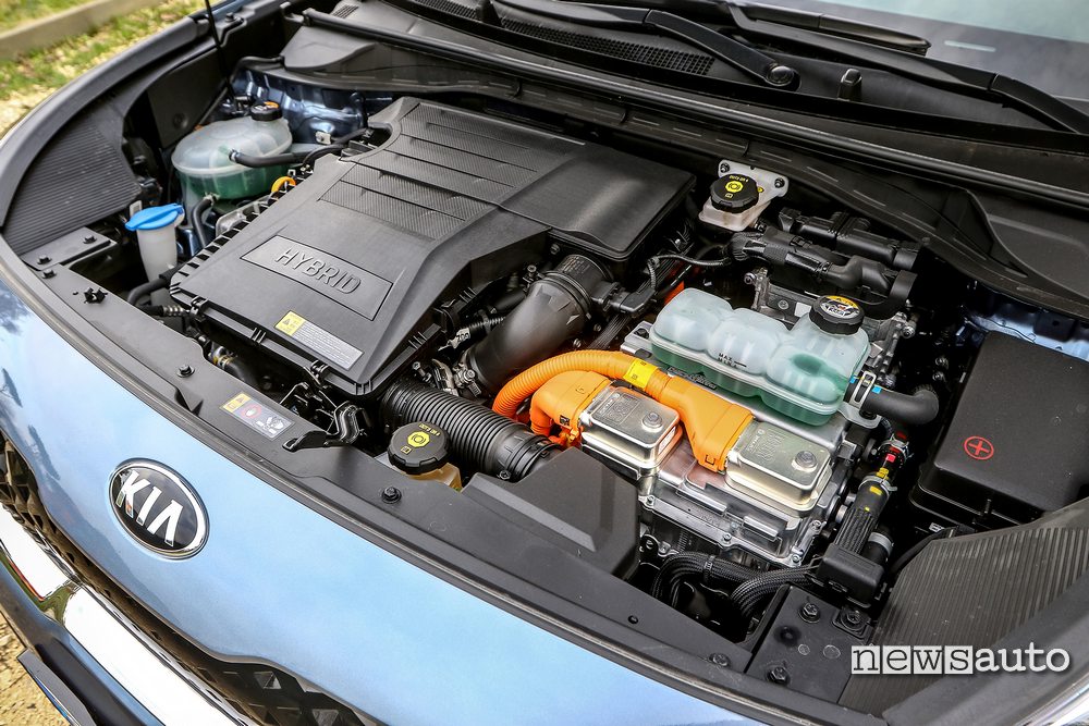Motore ibrido Kia Niro 2020 La Kia Niro è dotata di 2 motori, uno elettrico e l'altro a benzina. E' una full-hybrid