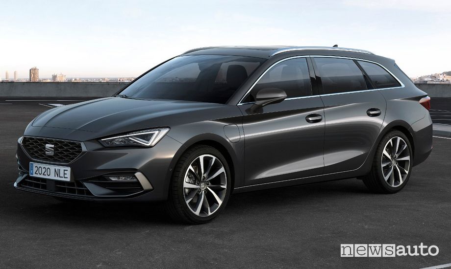 Vista di profilo Seat Leon Sportstourer PHEV