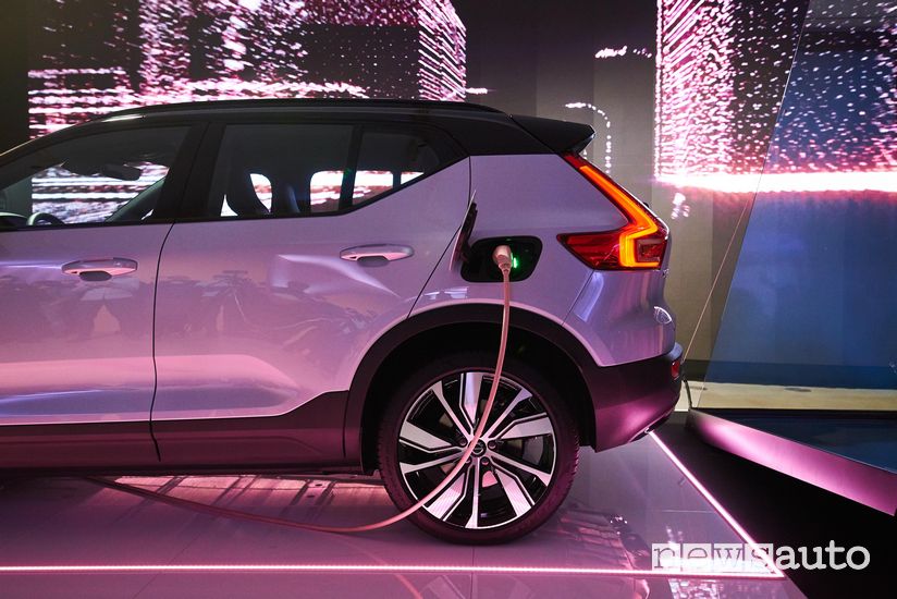 Ricarica Volvo XC40 Recharge elettrica Volvo Studio Milano