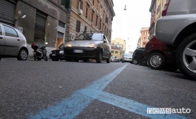 Coronavirus a Roma, parcheggi strisce blu gratis