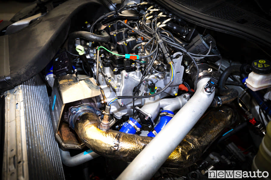 Motore da corsa Peugeot 208 1.200 3 cilindri 208 cavalli sulla Peugeot Rally 4