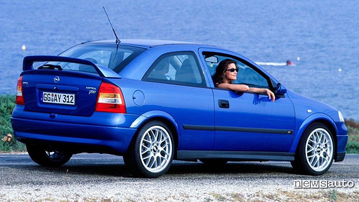 Opel Astra OPC 1999 fiancata