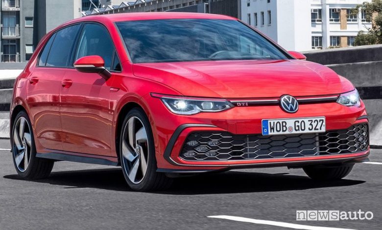 Vista frontale Volkswagen Golf 8 GTI