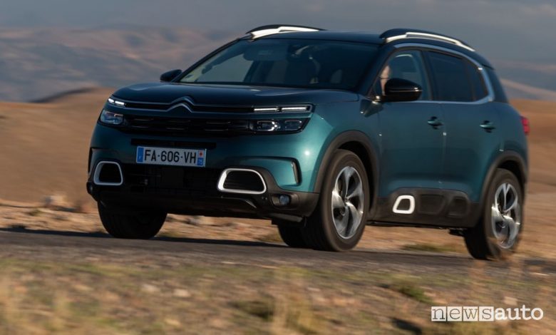 Citroën C5 Aircross, SUV benzina, diesel e ibrido, caratteristiche e prezzi