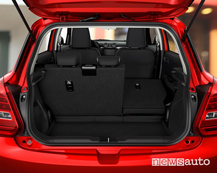 Bagagliaio da 265l di Suzuki Swift Hybrid