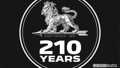 Peugeot 210 anni, nuovo logo e prodotti celebrativi