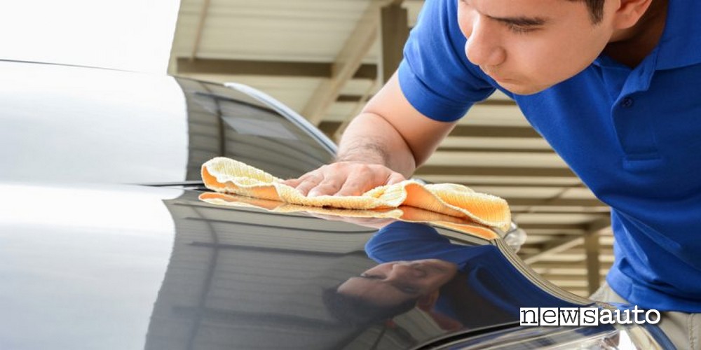 come rimuovere resina carrozzeria auto