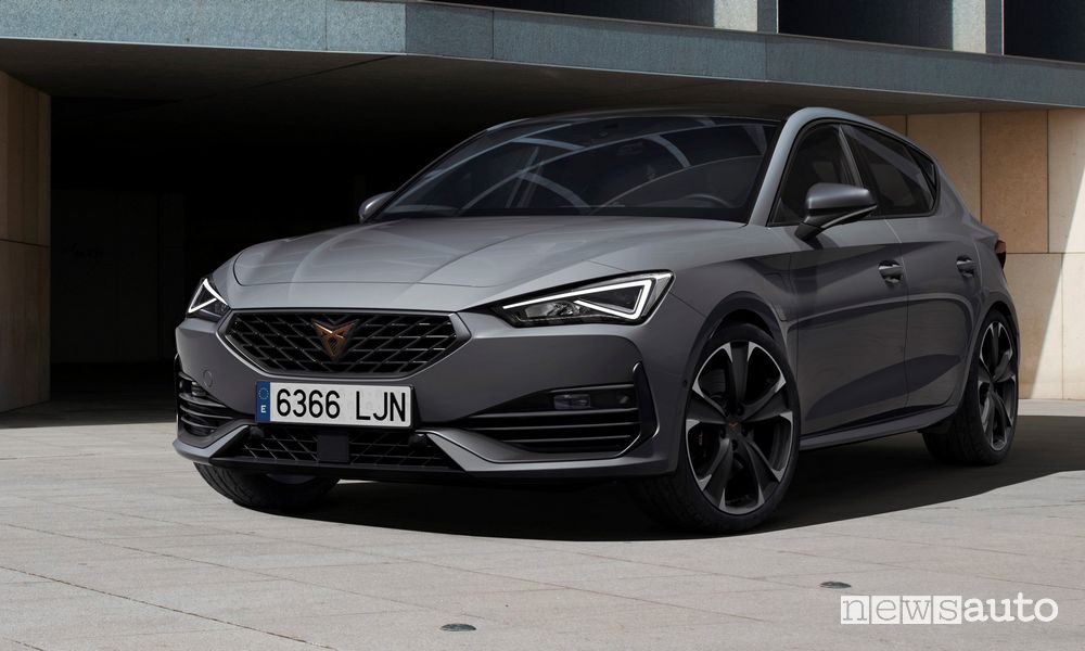 Vista di profilo Cupra Leon eHybrid