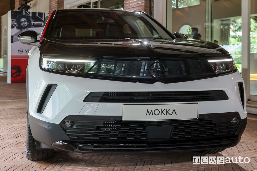 Frontale, Opel Vizor, fari Intellilux Matrix e paraurti anteriore nuova Opel Mokka