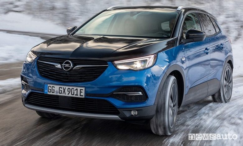 Opel Grandland X, nuova gamma e allestimenti