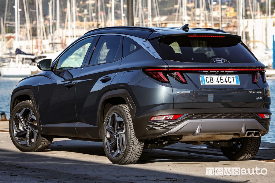 Vista posteriore nuova Hyundai Tucson Hybrid