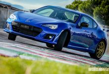 Vista anteriore Subaru BRZ Ultimate Edition in derapata