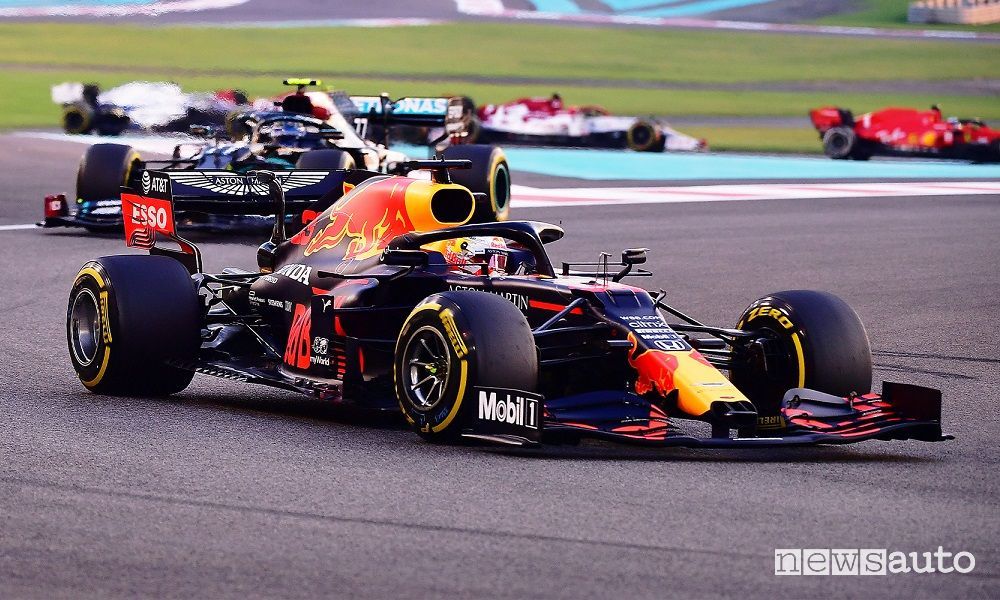 F1 Gp Abu Dhabi, vittoria per Verstappen e la Red Bull Honda