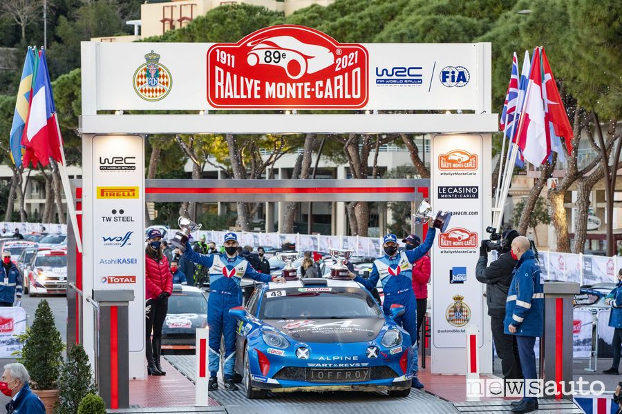 L'Alpine al Rally di Montecarlo 2021 ha vinto nelle categorie FIA R-GT e veicoli a due ruote motrici