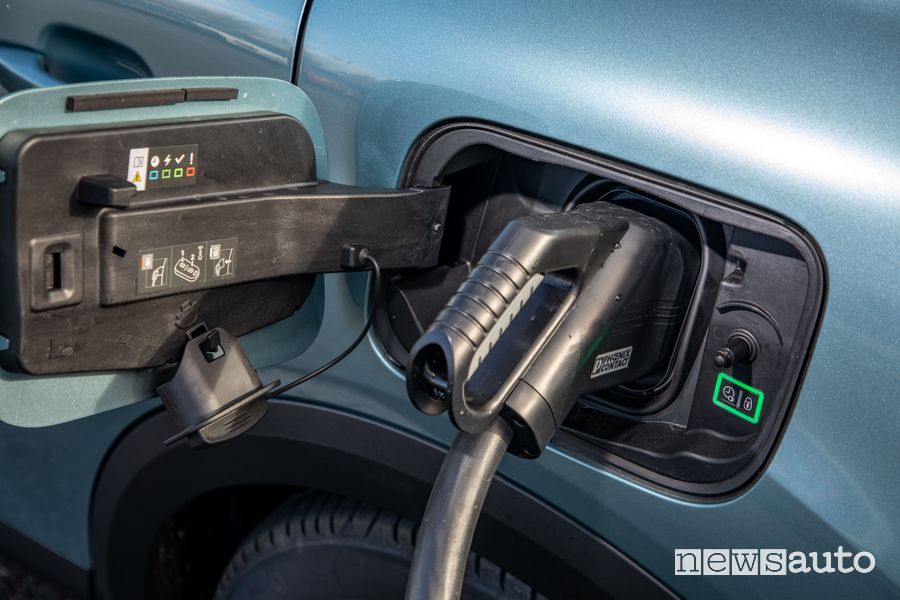 Presa rapida DC Citroën ë-C4 elettrica