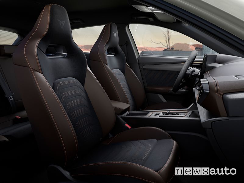Sedili anteriori sportivi abitacolo Cupra Formentor VZ5