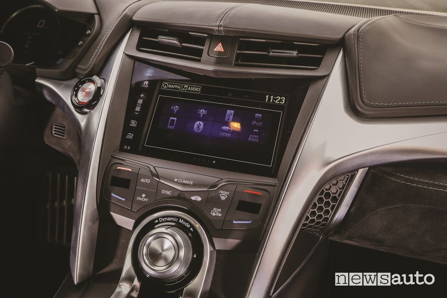 Infotainment touchscreen abitacolo Honda NSX