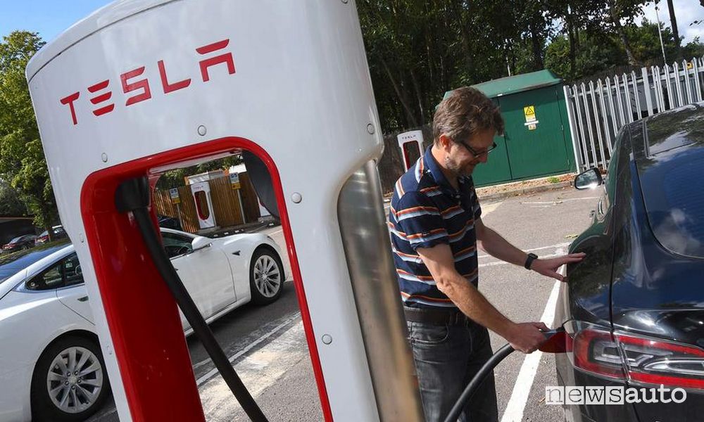 Tesla Supercharger per tutte le auto elettriche in Italia