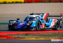 Vista di profilo Alpine A480 hypercar WEC 2021 in pista