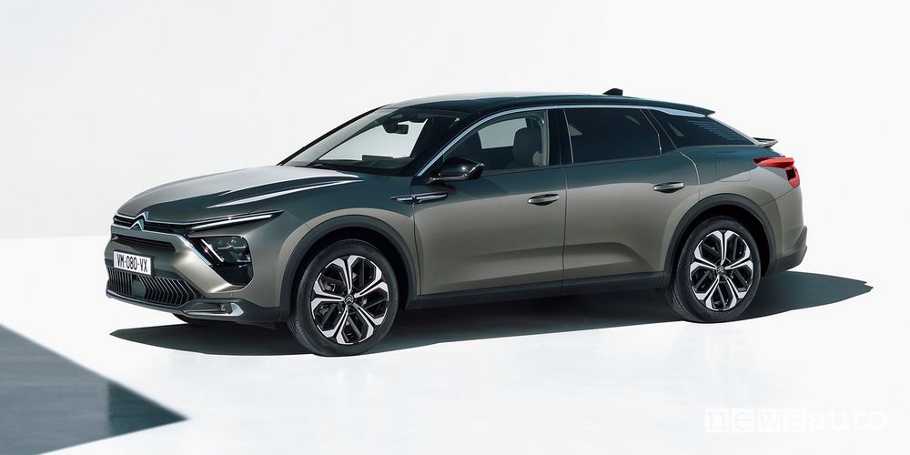 Vista di profilo nuova Citroën C5 X ë-hybrid