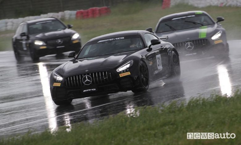 Giri veloci AMG Driving Academy sotto la pioggia a Magione