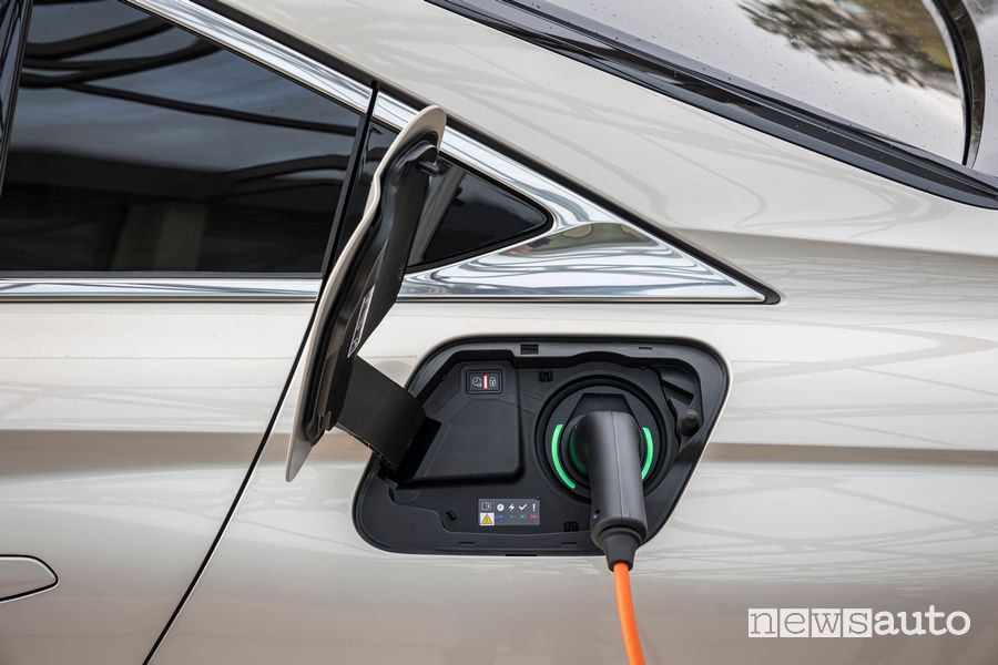 Vano per la ricarica nuova DS9 E-Tense PHEV