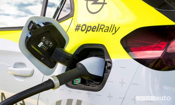 Opel Corsa elettrica, come funziona la ricarica nei rally