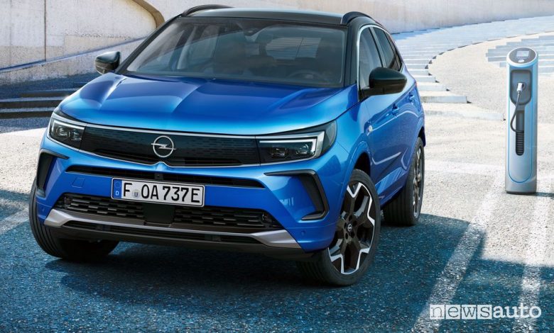 Nuovo Opel Grandland, benzina, diesel, ibrido Hybrid4, caratteristiche, prezzi