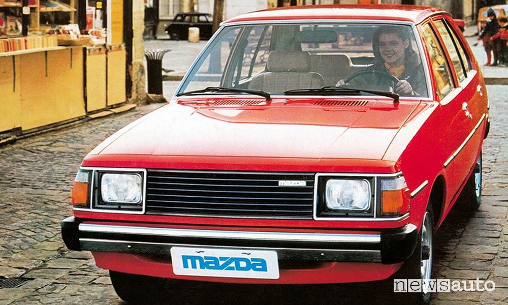 Mazda 323 rossa del 1979