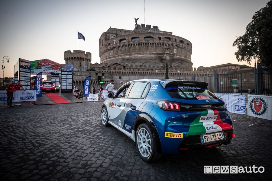 Peugeot 208 Rally4 al Rally di Roma 2021 partenza a Castel Sant'Angelo