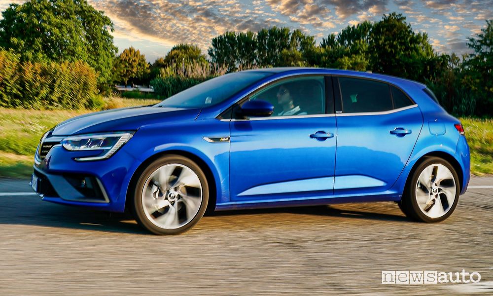 Renault Megane E Tech Plug In Hybrid Sedan Features And Prices Ruetir