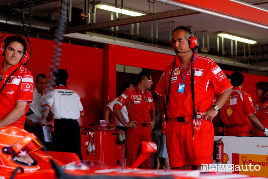 Luigi Mazzola fondatore di Social Self Driving, nella foto nei box Ferrari vicino a Michael Schumacher