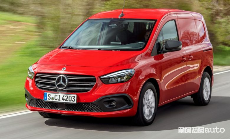 Vista di profilo nuovo Mercedes-Benz Citan
