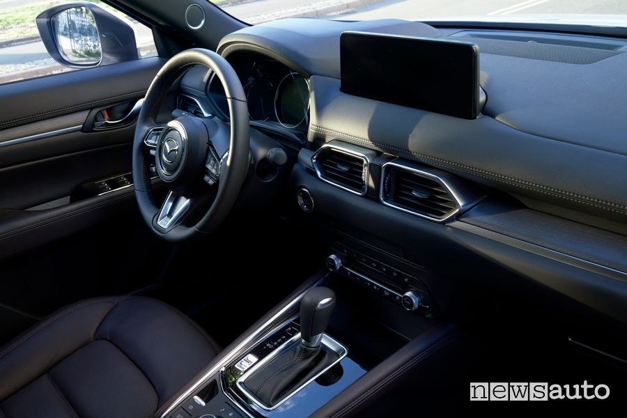 Plancia strumenti abitacolo nuova Mazda CX-5 2022