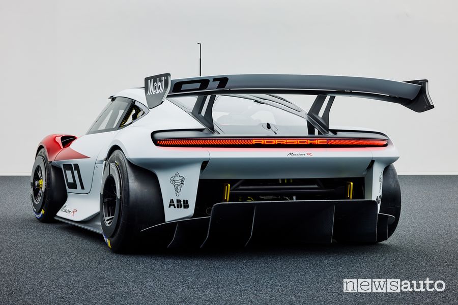 Vista posteriore alettone Porsche Mission R concept
