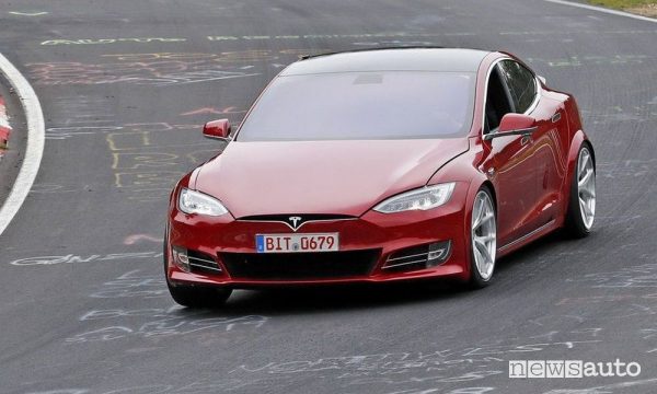 Tesla Model S Plaid, record auto elettrica al Nürburgring [video]