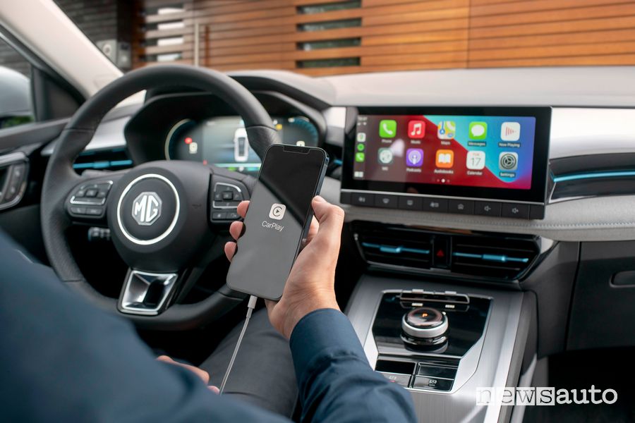 Apple CarPlay infotainment MG5 Electric