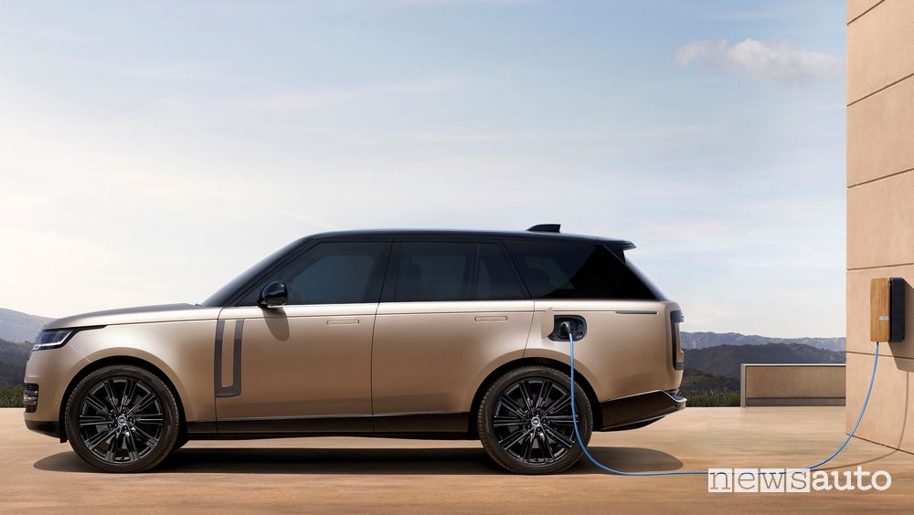 Nuovo Range Rover ibrido plug-in in ricarica