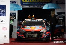 Rallylegend 2021 partenza Miki Biasion sulla Hyundai i20 WRC Plus