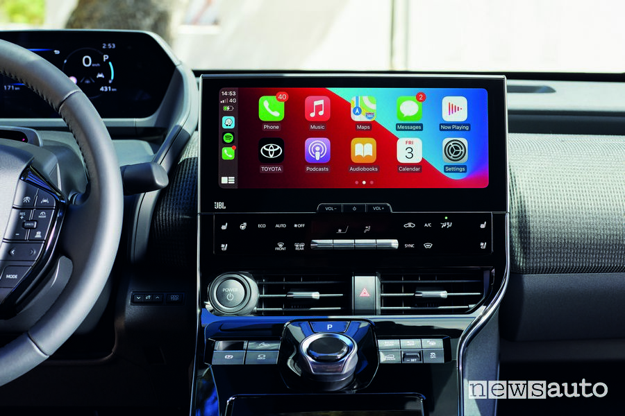 Touchscreen infotainment Apple CarPlay Toyota elettrica bZ4X