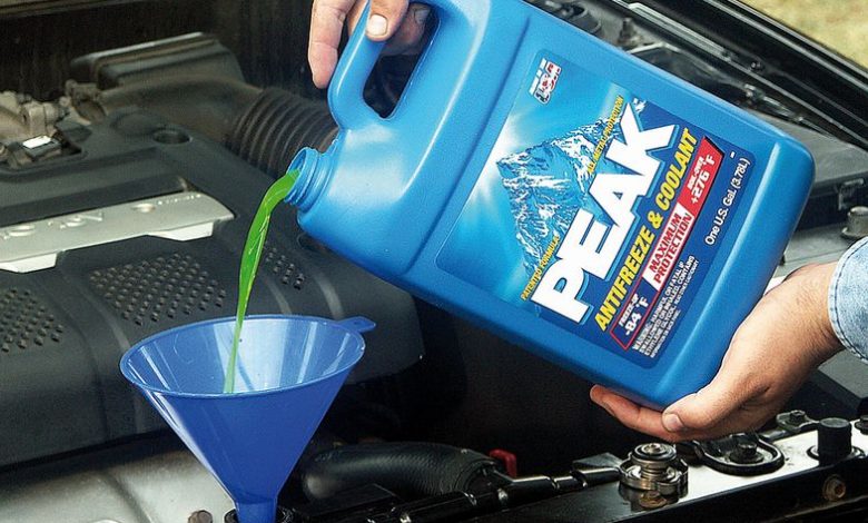 Liquido antigelo verde, blu, rosso, viola e giallo