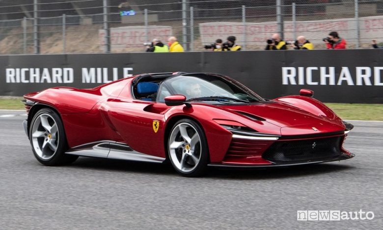 Nuova Ferrari Daytona SP3 in pista al Mugello