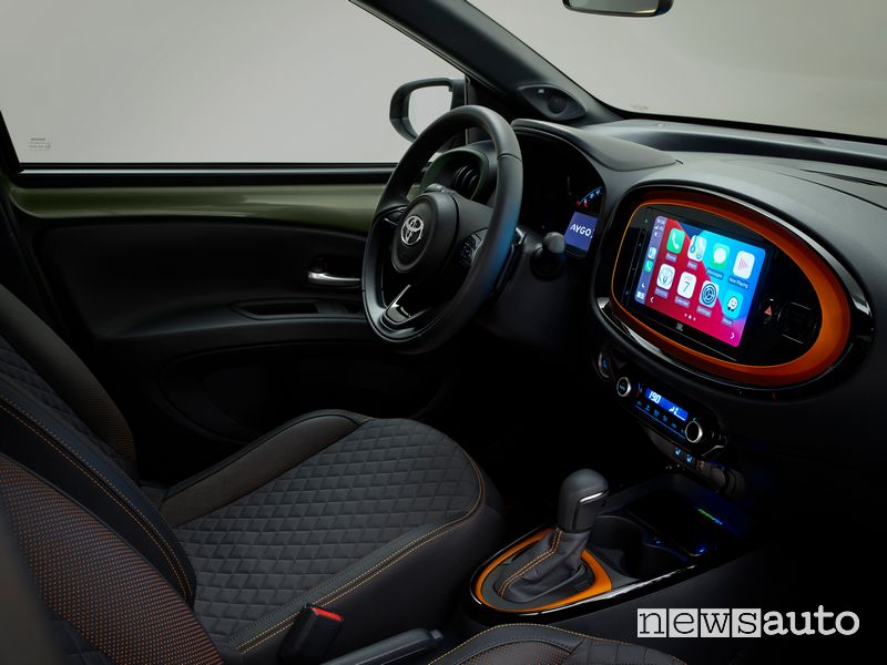 Abitacolo nuova Toyota Aygo X Cardamom Green