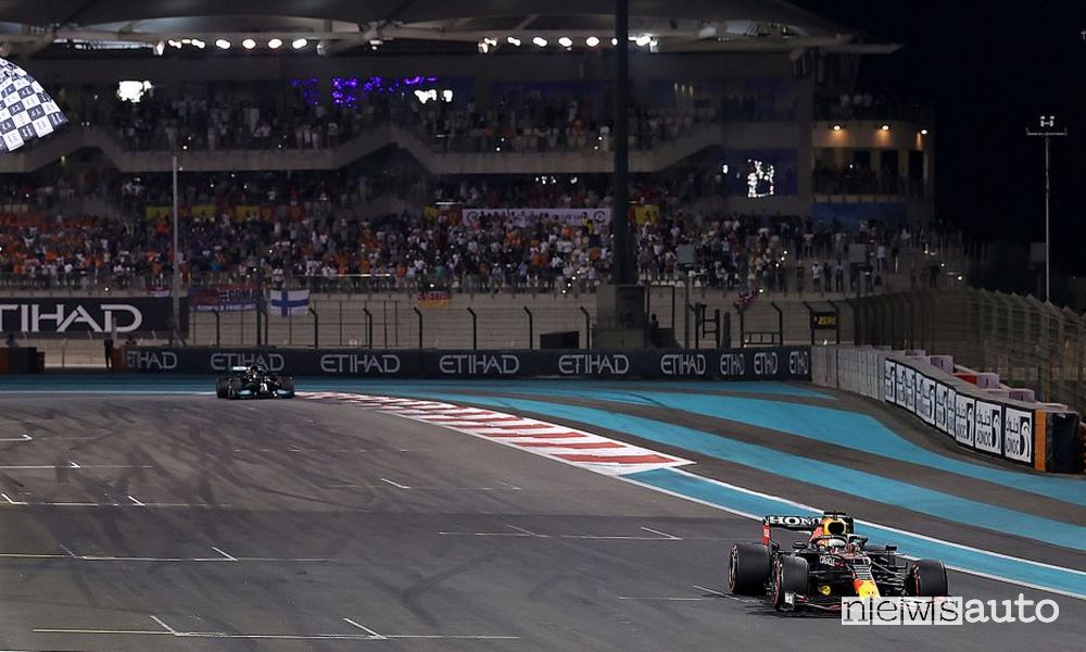 F1 2021 Gp Abu Dhabi traguardo vittoria Verstappen