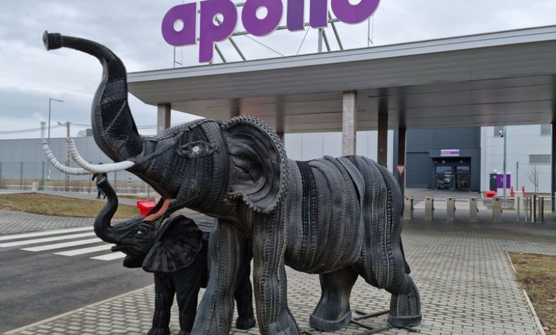 Elefantino di pneumatici all'esterno della fabbrica Apollo Tyres in Ungheria