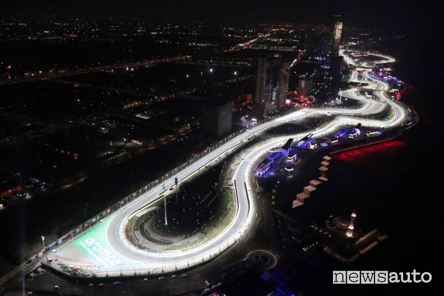 F1 2022 Gp Arabia Saudita pista Jeddah notturna