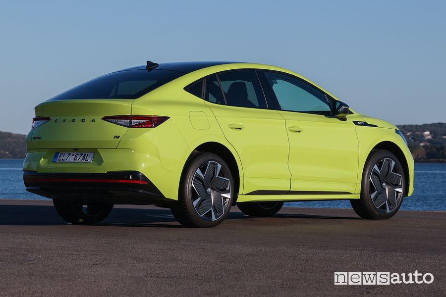 Vista posteriore Škoda Enyaq Coupé RS iV