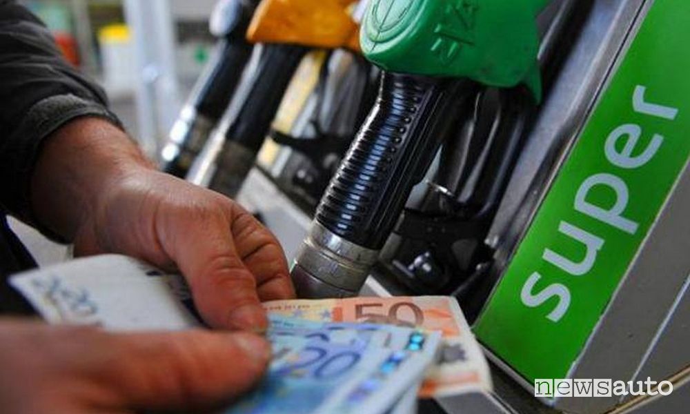 Aumento prezzi carburante, diesel più costoso